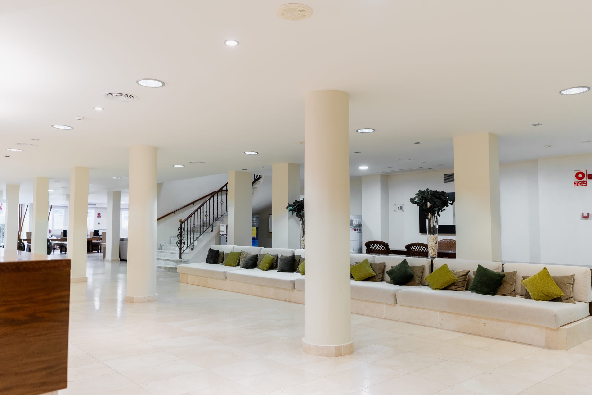 RECEPTION 04